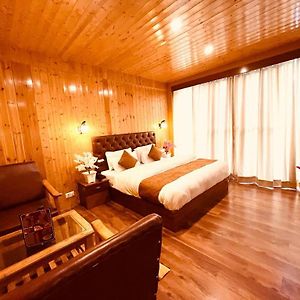 Tata Vista Resort Mall Road Manali - Centrally Heated & Air Cooled